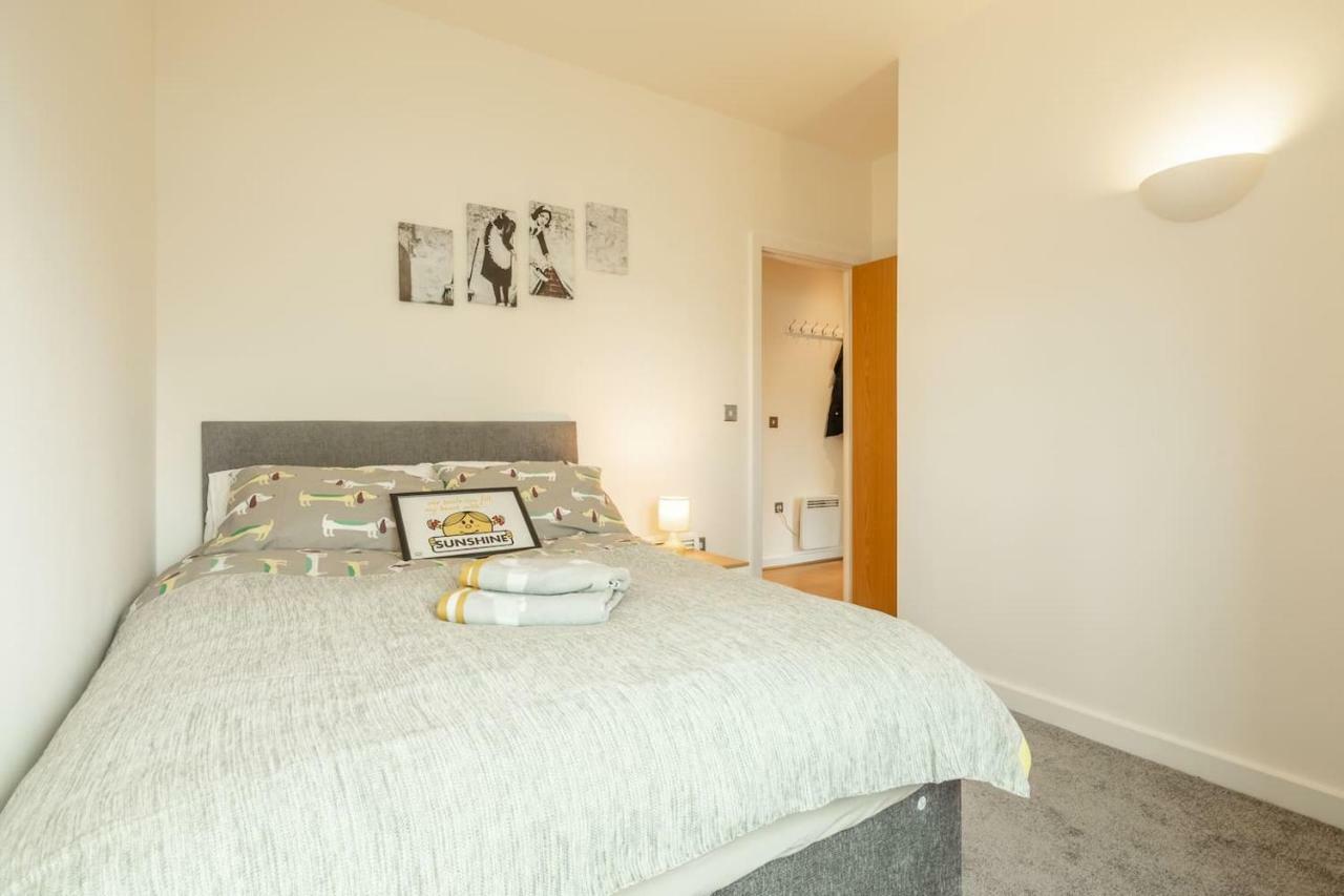 Central Bedford: Two Bedrooms, Breakfast Basket Exterior photo