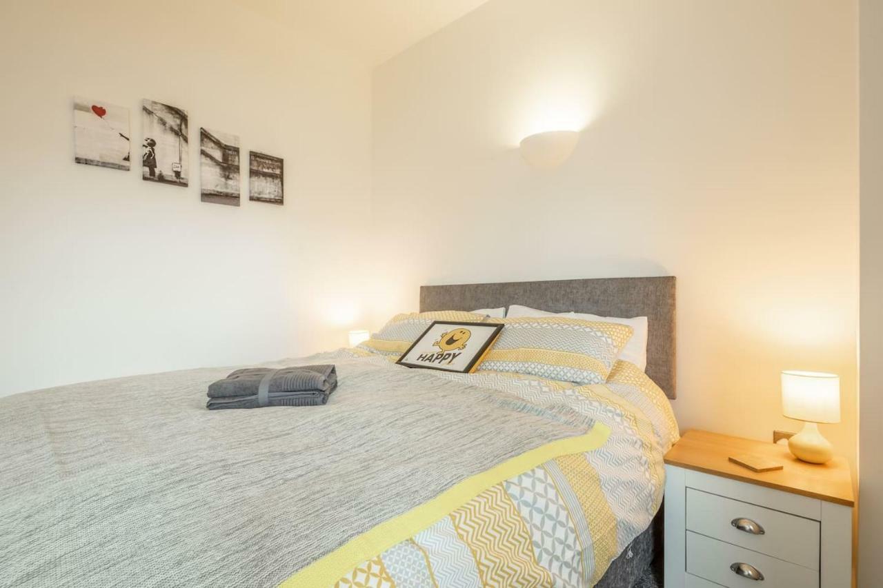 Central Bedford: Two Bedrooms, Breakfast Basket Exterior photo